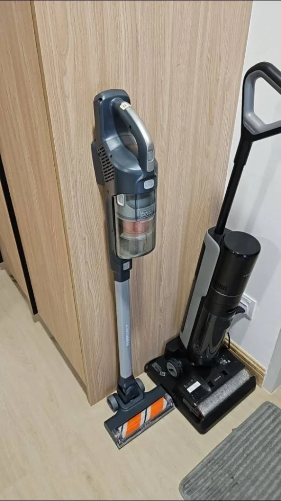 view of testing black & decker 2 in 1 powerseries plus stick vacuum bhfea515j xe budget vacuum cleaner australia unboxing package arrival several weeks to months