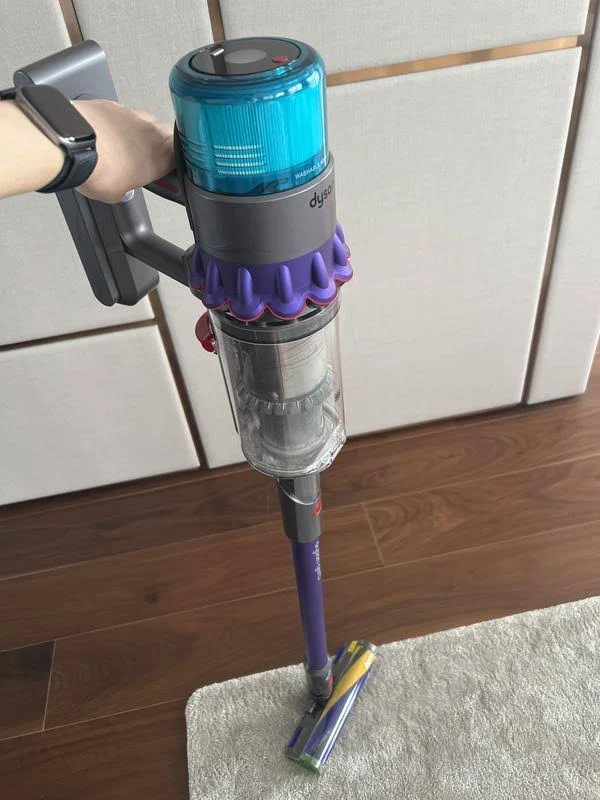 view of our own purchase testing dyson gen5detect absolute stick vacuum cleaner australia unboxing package arrival several weeks to months